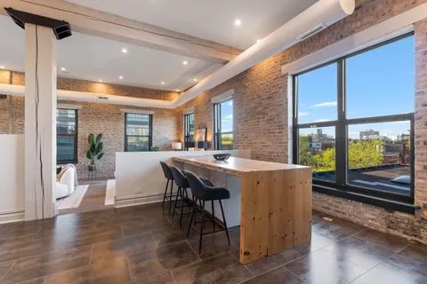$2,100,000 | 401 North Aberdeen Street, Unit 4N, Chicago, IL 60642