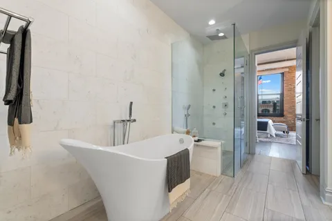 $2,100,000 | 401 North Aberdeen Street, Unit 4N, Chicago, IL 60642