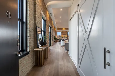 $2,100,000 | 401 North Aberdeen Street, Unit 4N, Chicago, IL 60642