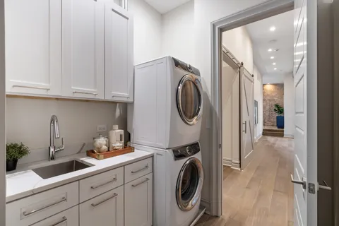 $2,100,000 | 401 North Aberdeen Street, Unit 4N, Chicago, IL 60642
