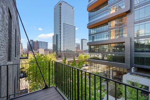 $2,100,000 | 401 North Aberdeen Street, Unit 4N, Chicago, IL 60642