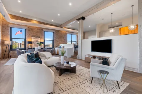 $2,100,000 | 401 North Aberdeen Street, Unit 4N, Chicago, IL 60642