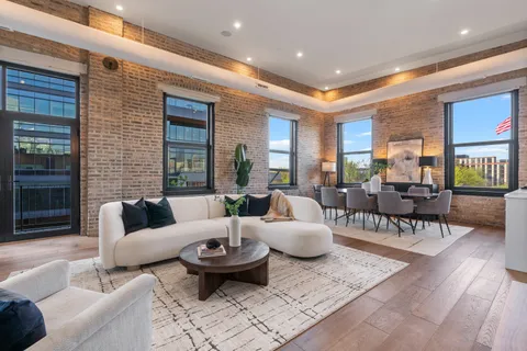 $2,100,000 | 401 North Aberdeen Street, Unit 4N, Chicago, IL 60642