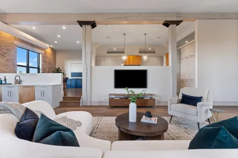 $2,100,000 | 401 North Aberdeen Street, Unit 4N, Chicago, IL 60642