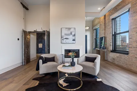$2,100,000 | 401 North Aberdeen Street, Unit 4N, Chicago, IL 60642