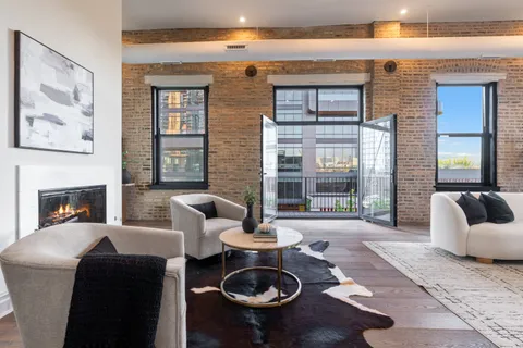 $2,100,000 | 401 North Aberdeen Street, Unit 4N, Chicago, IL 60642