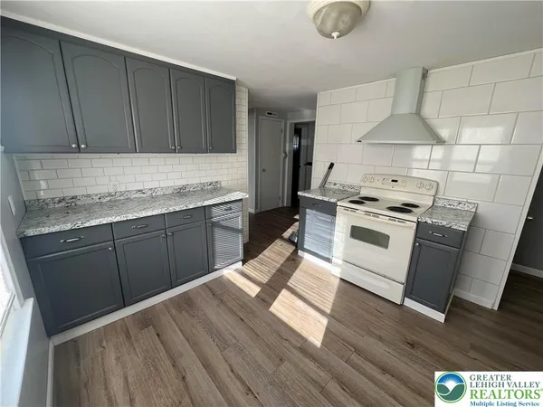 $1,700 | 353 West Street, Bath, PA 18014