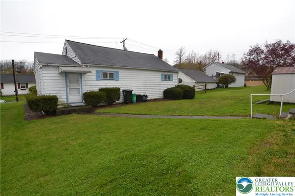 $1,700 | 353 West Street, Bath, PA 18014