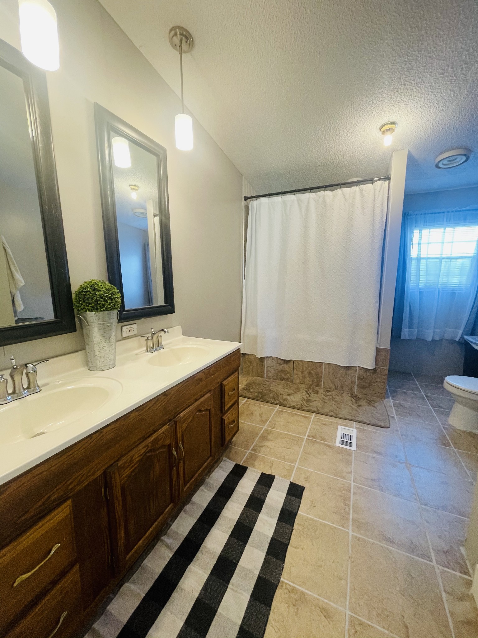 2015 Pomroy Road Manchester, TN 37355 - Photo 22 of 47 a bathroom with double vanity and a mirror