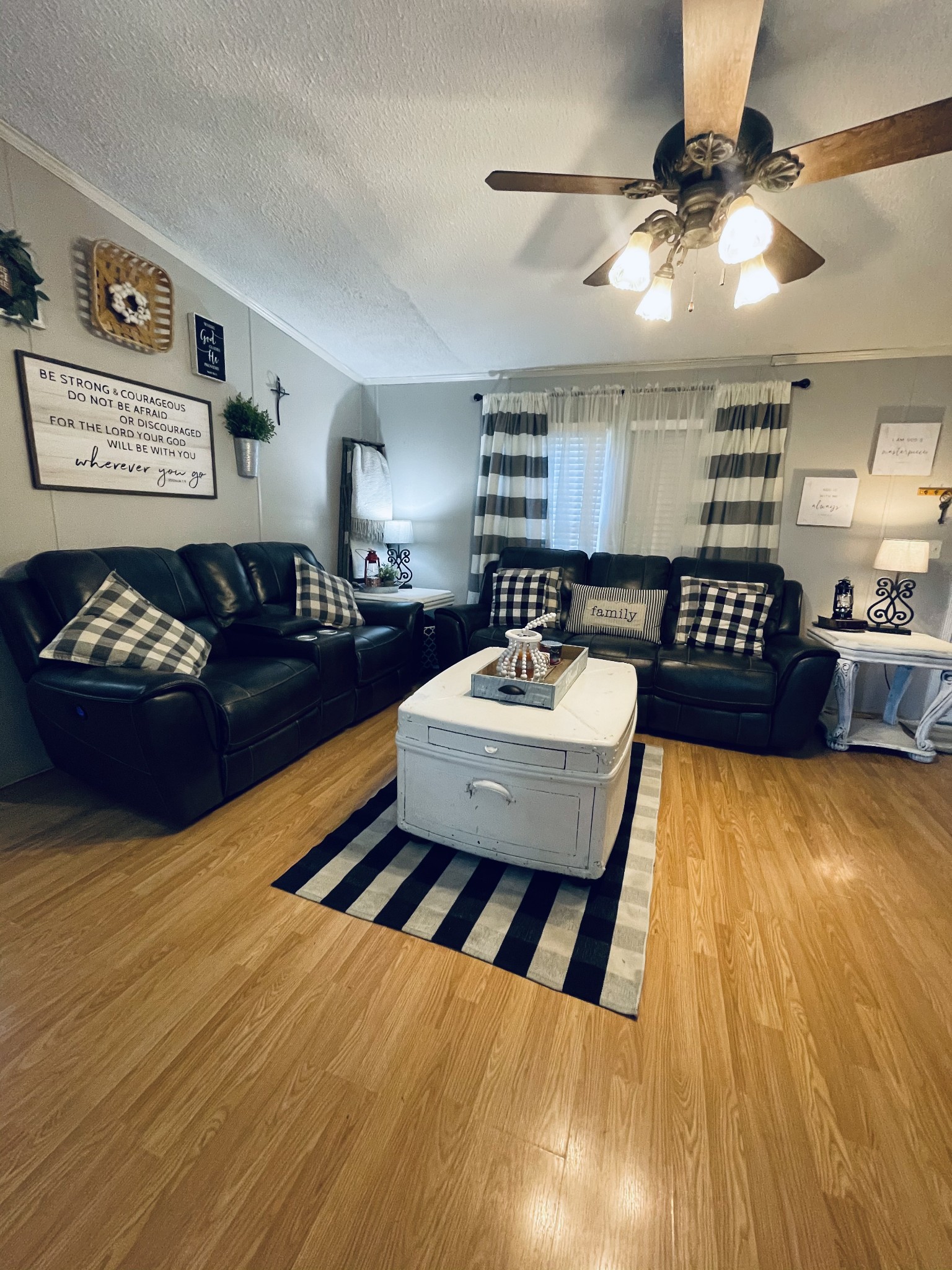 2015 Pomroy Road Manchester, TN 37355 - Photo 4 of 47 a living room with furniture and a wooden floor
