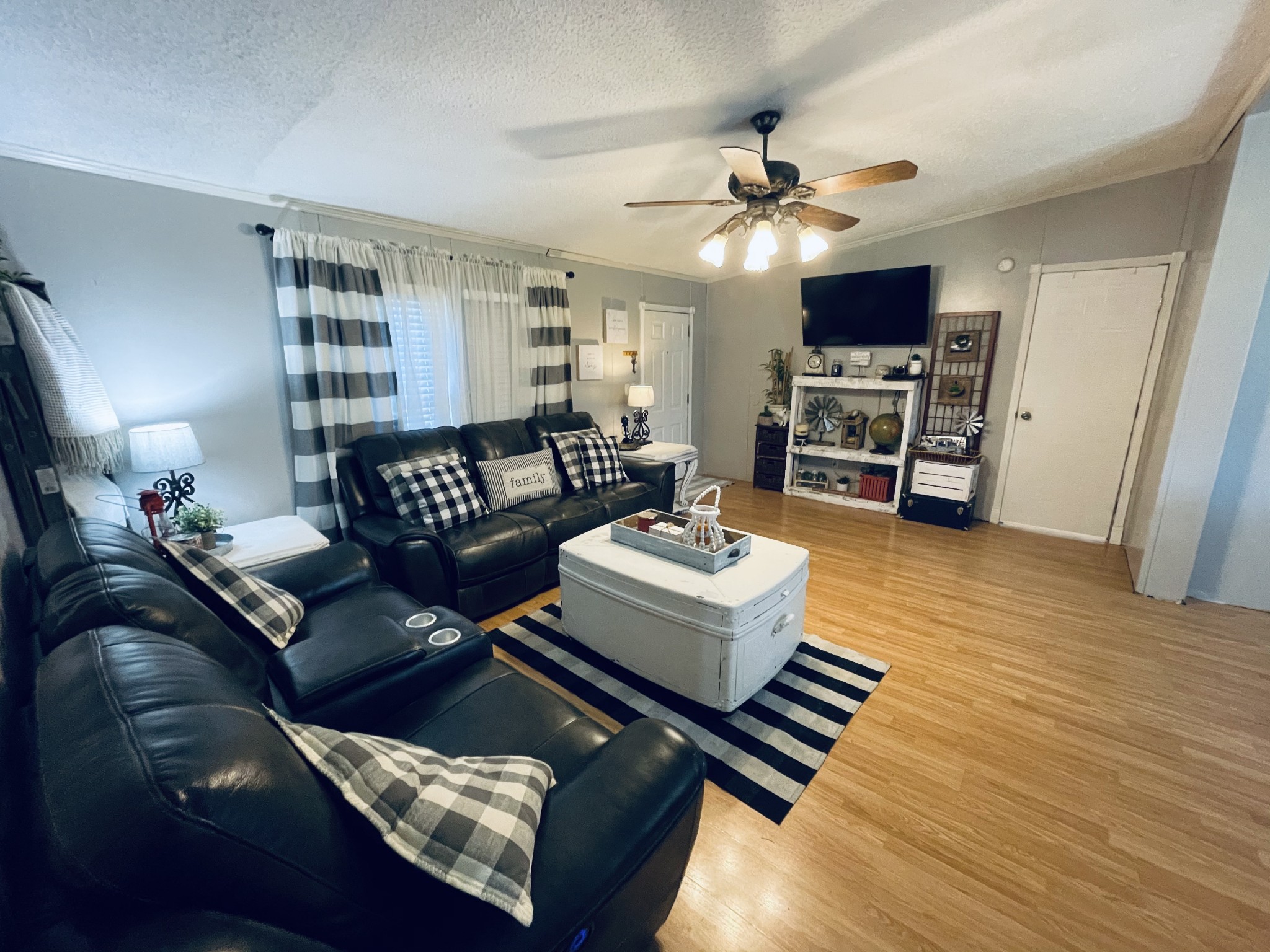 2015 Pomroy Road Manchester, TN 37355 - Photo 5 of 47 a living room with furniture and a wooden floor