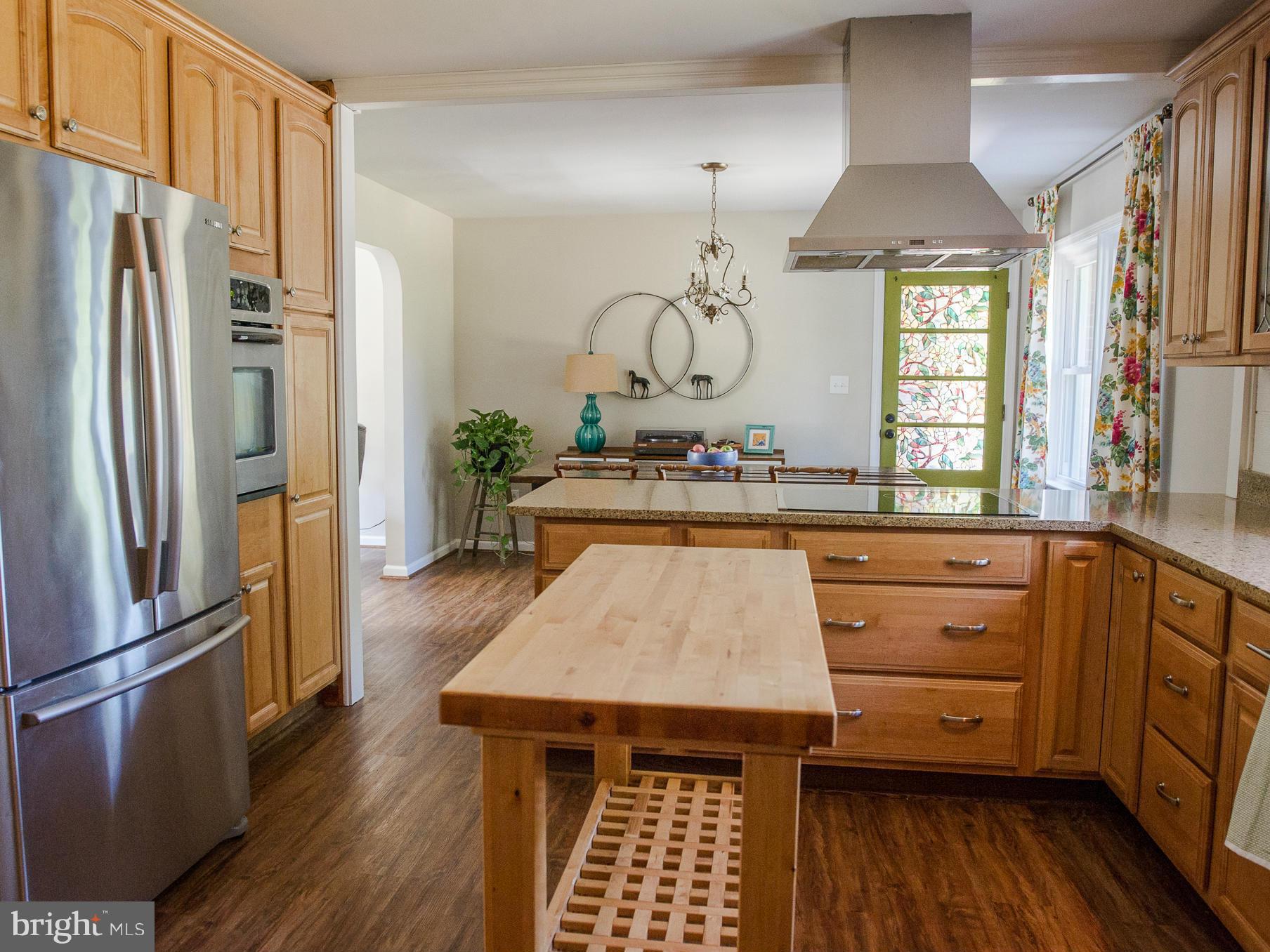 6788 Sunnybrook Drive Frederick, MD 21702 - Photo 4 of 29 Large Remodeled Gourmet Kitchen