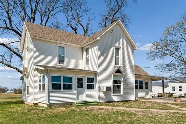$2,000,000 | 10290 West 271st Street, Louisburg, KS 66053