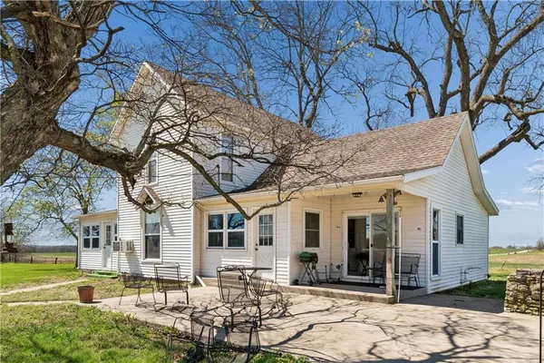 $2,000,000 | 10290 West 271st Street, Louisburg, KS 66053