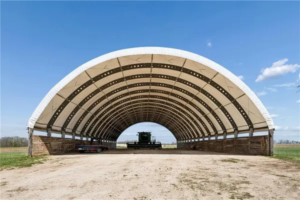 $2,000,000 | 10290 West 271st Street, Louisburg, KS 66053