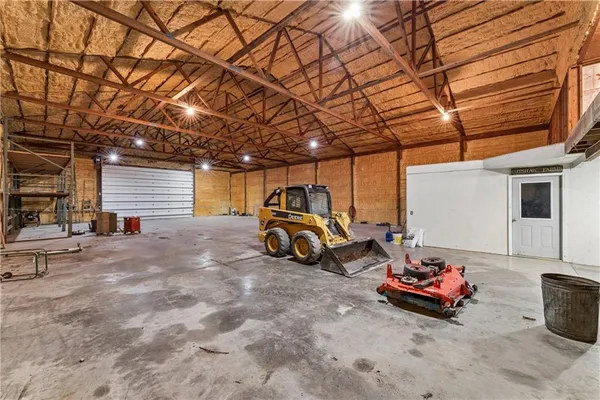$2,000,000 | 10290 West 271st Street, Louisburg, KS 66053