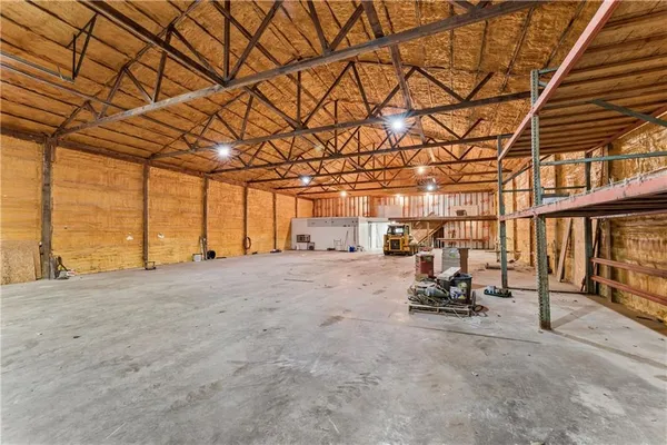 $2,000,000 | 10290 West 271st Street, Louisburg, KS 66053