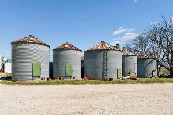$2,000,000 | 10290 West 271st Street, Louisburg, KS 66053