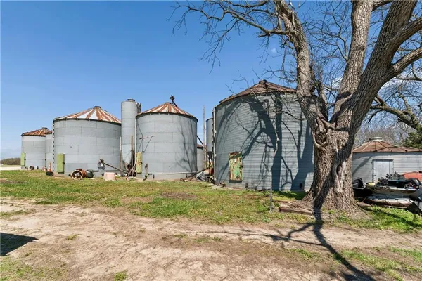 $2,000,000 | 10290 West 271st Street, Louisburg, KS 66053