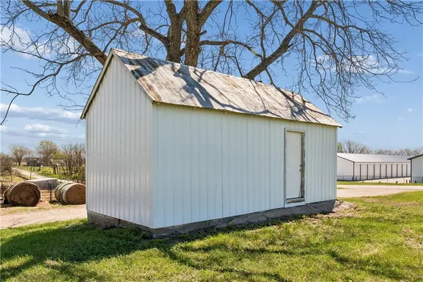 $2,000,000 | 10290 West 271st Street, Louisburg, KS 66053