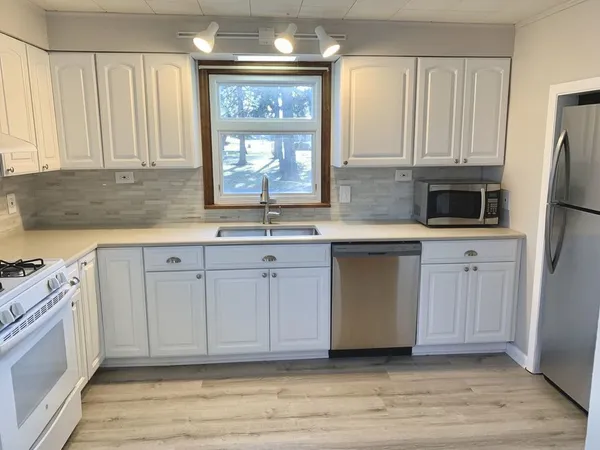 $2,950 | 100 Ash Street, Lake Zurich, IL 60047