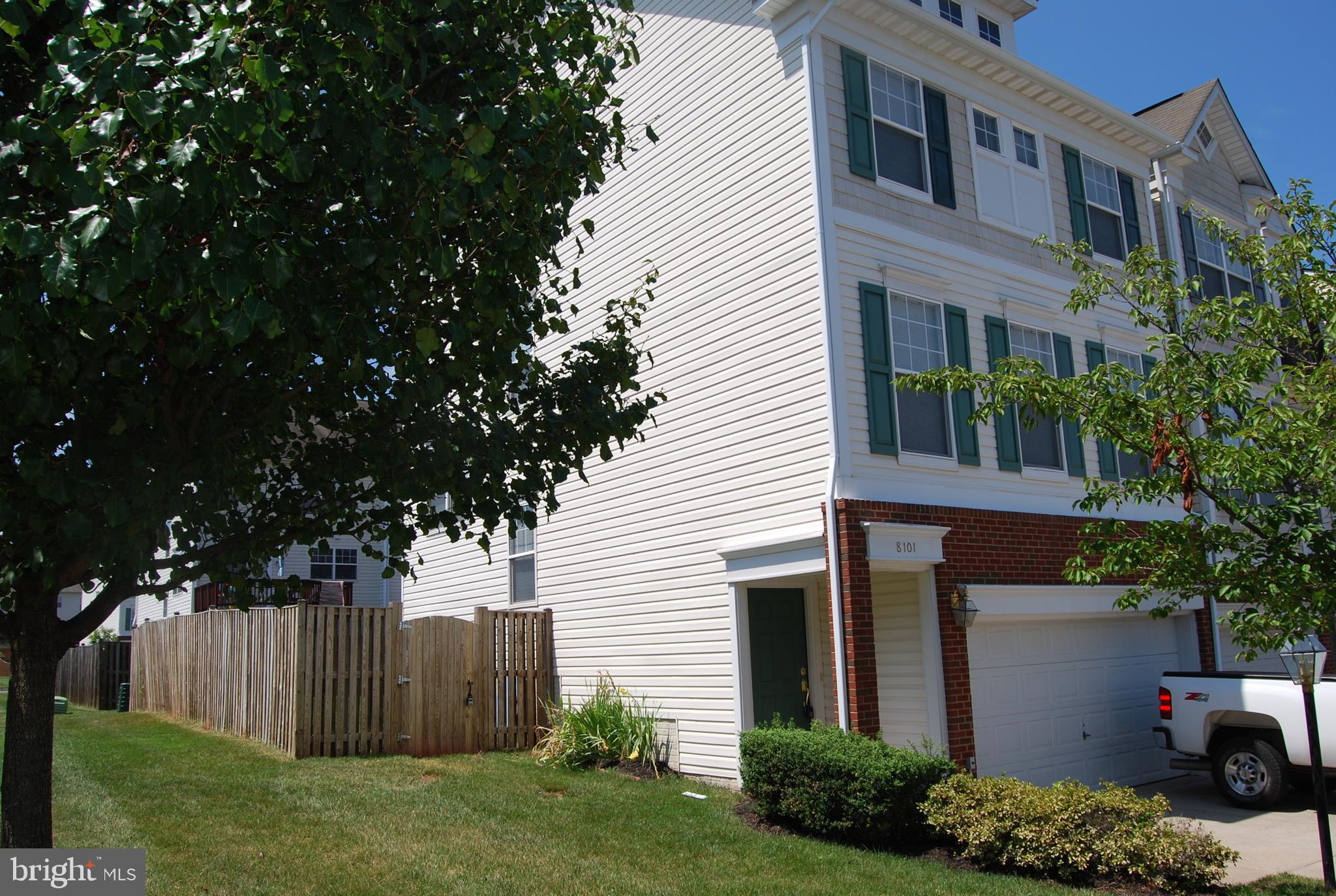 8101 Hard Shale Road Manassas, VA 20111 - Photo 2 of 30 End Unit 8101 Hard Shale Rd Manassas VA 20111