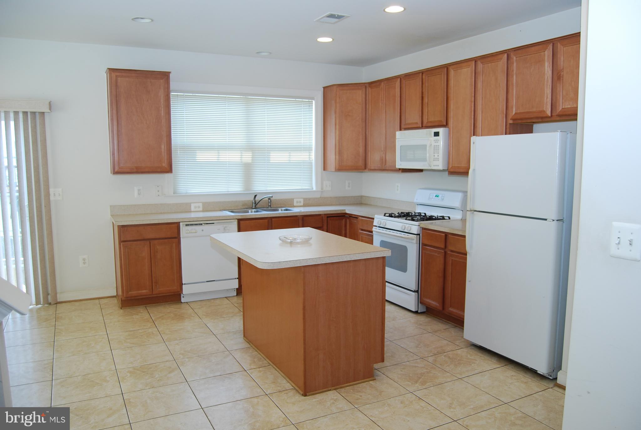 8101 Hard Shale Road Manassas, VA 20111 - Photo 3 of 30 Spacious Kitchen with Island