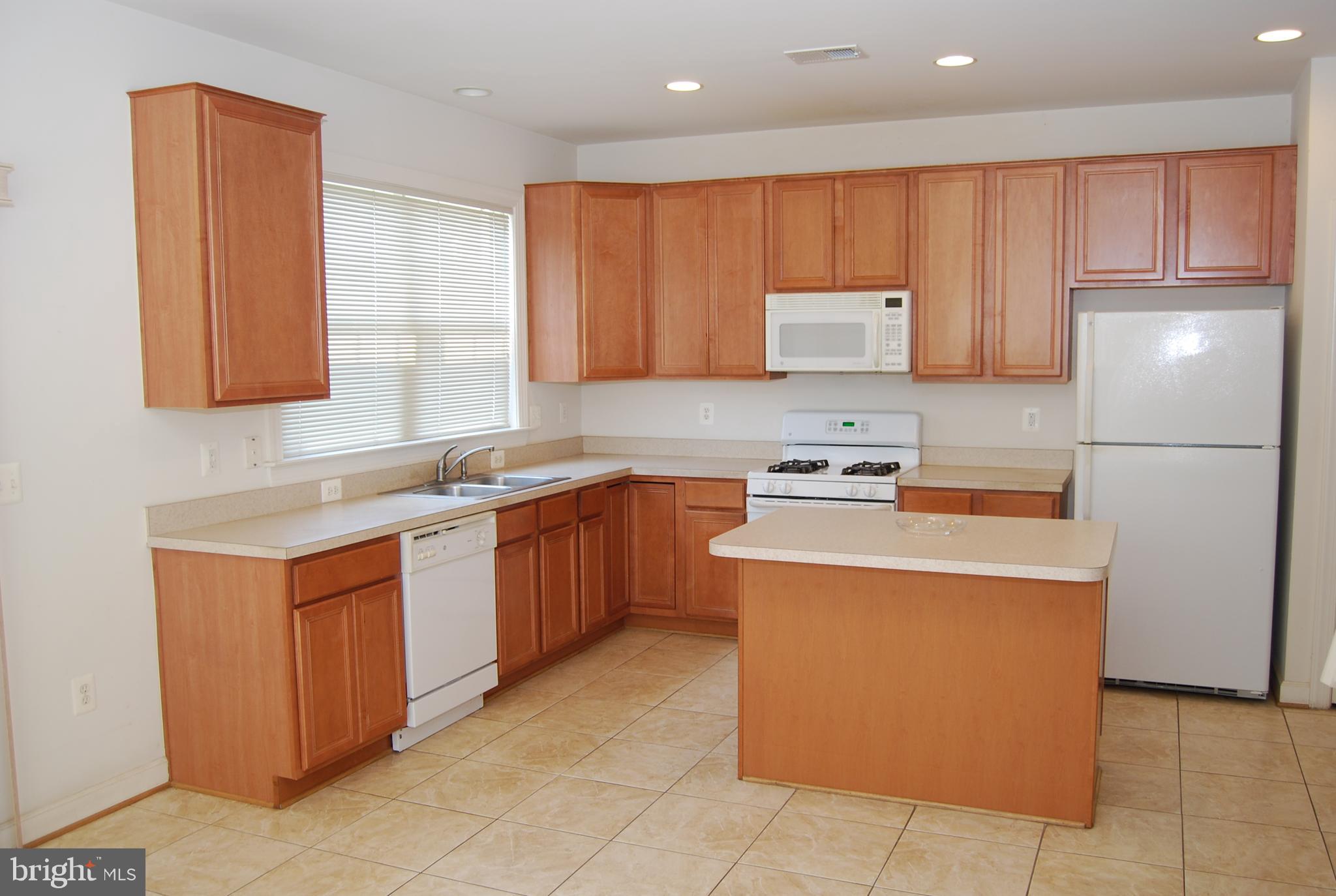 8101 Hard Shale Road Manassas, VA 20111 - Photo 5 of 30 Kitchen - Tons of Cabinet Space