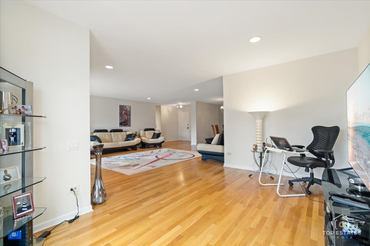 3860 Mission Hills Road, Unit 214 Northbrook, IL 60062 - Photo 11 of 44 Gallery Image 11