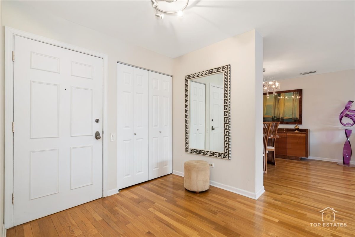 3860 Mission Hills Road, Unit 214 Northbrook, IL 60062 - Photo 5 of 44 Gallery Image 5