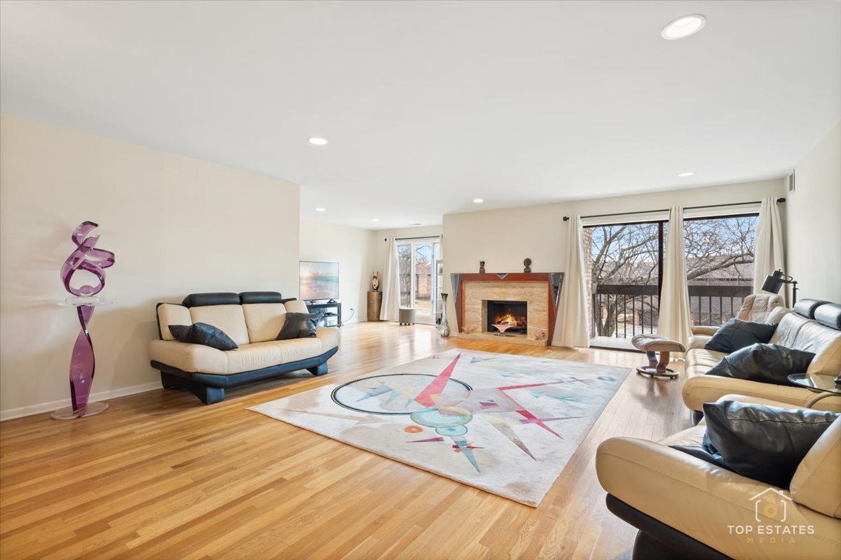 3860 Mission Hills Road, Unit 214 Northbrook, IL 60062 - Photo 6 of 44 Gallery Image 6