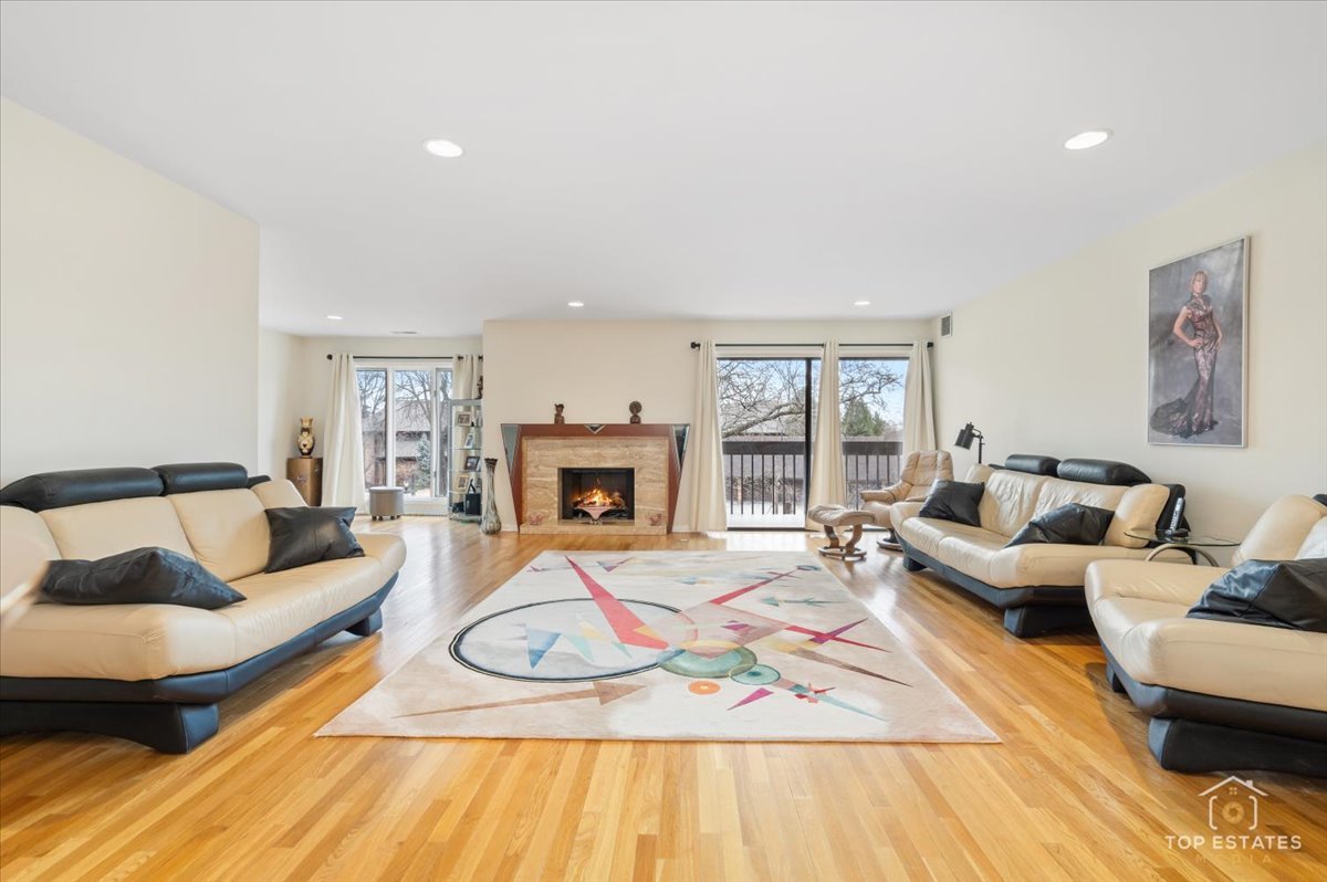 3860 Mission Hills Road, Unit 214 Northbrook, IL 60062 - Photo 7 of 44 Gallery Image 7