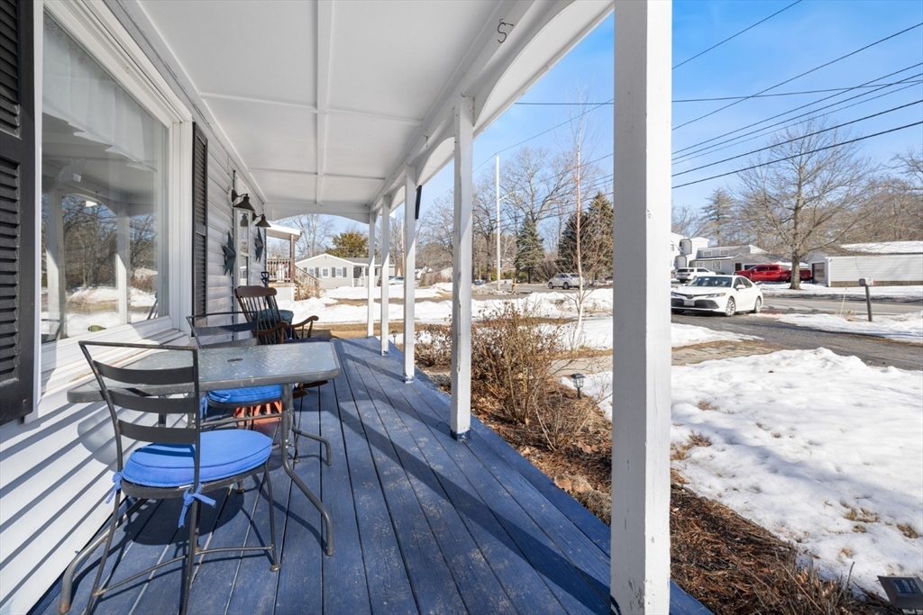 53 Rabbit Road Salisbury, MA 01952 - Photo 5 of 41 a view of a outdoor seating area