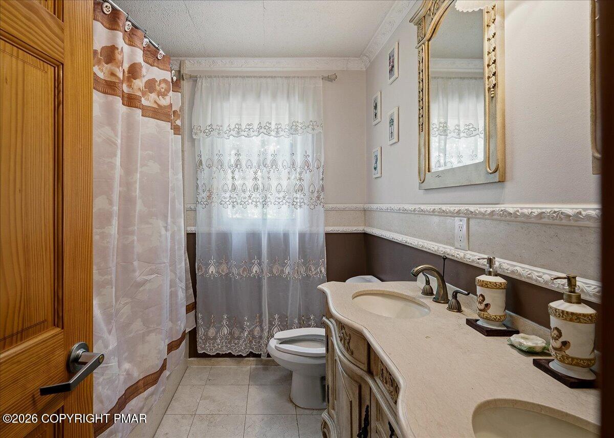 140 Camelback Road Tannersville, PA 18372 - Photo 24 of 44 24-HomeView_Media-140_Camelback_Rd