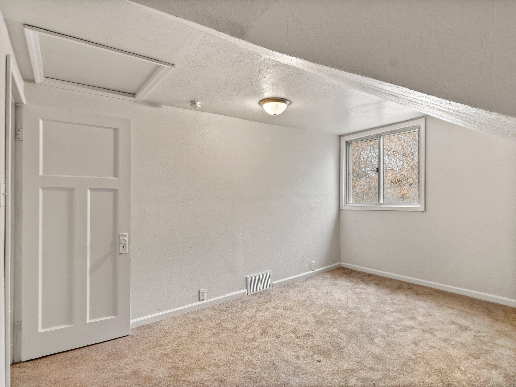 1335 North Hawley Road Milwaukee, WI 53208 - Photo 27 of 39 24-web-or-mls-IMG_1039