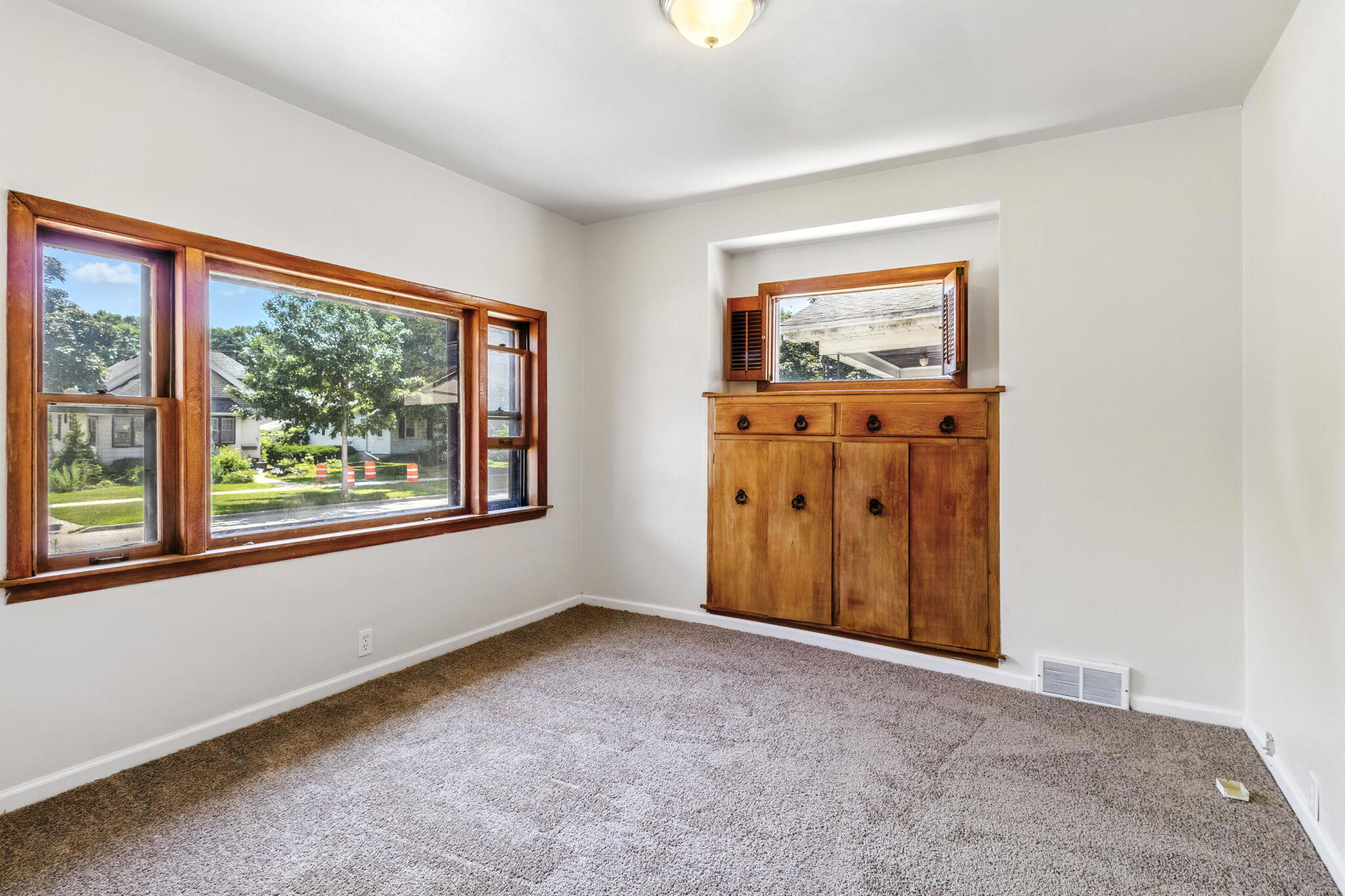 1335 North Hawley Road Milwaukee, WI 53208 - Photo 9 of 39 49-web-or-mls-IMG_6998-HDR