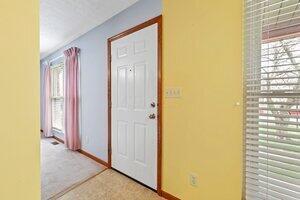5648 Spring Hill Road Grove City, OH 43123 - Photo 6 of 40 Entry