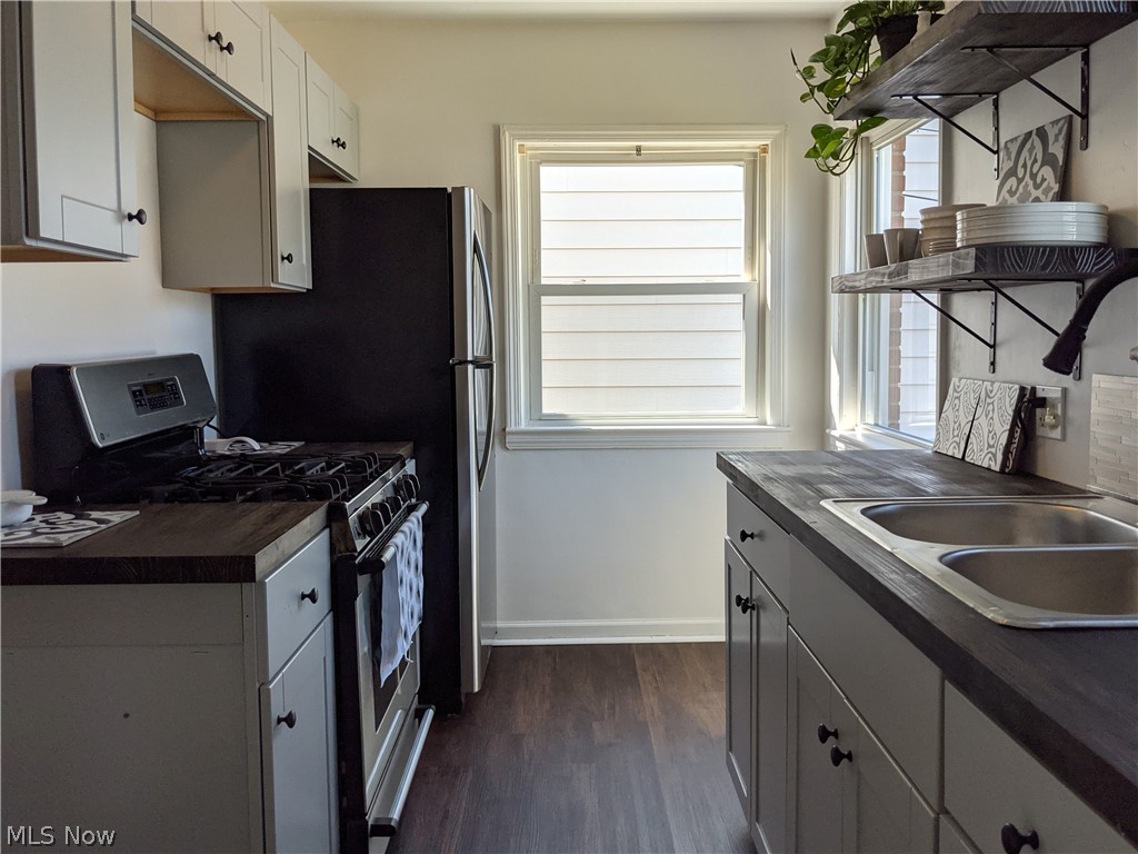 4161 Stilmore Road Cleveland, OH 44121 - Photo 6 of 24 Gallery Image 6