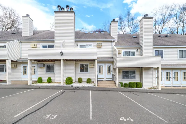 $2,300 | 2 A Jeanette Street, Unit 43, Danbury, CT 06811