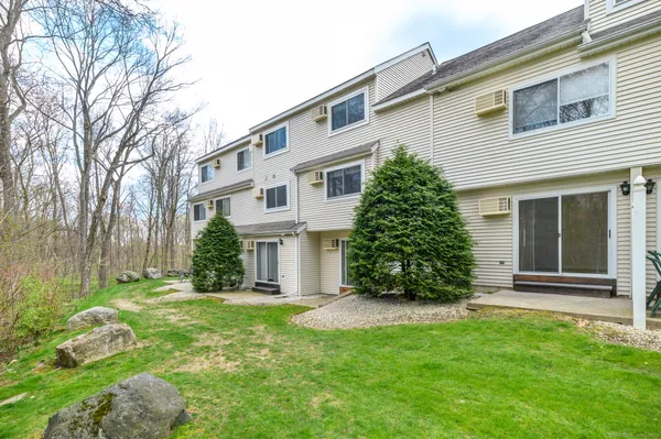 $2,300 | 2 A Jeanette Street, Unit 43, Danbury, CT 06811