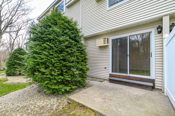 $2,300 | 2 A Jeanette Street, Unit 43, Danbury, CT 06811