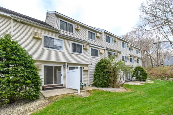 $2,300 | 2 A Jeanette Street, Unit 43, Danbury, CT 06811