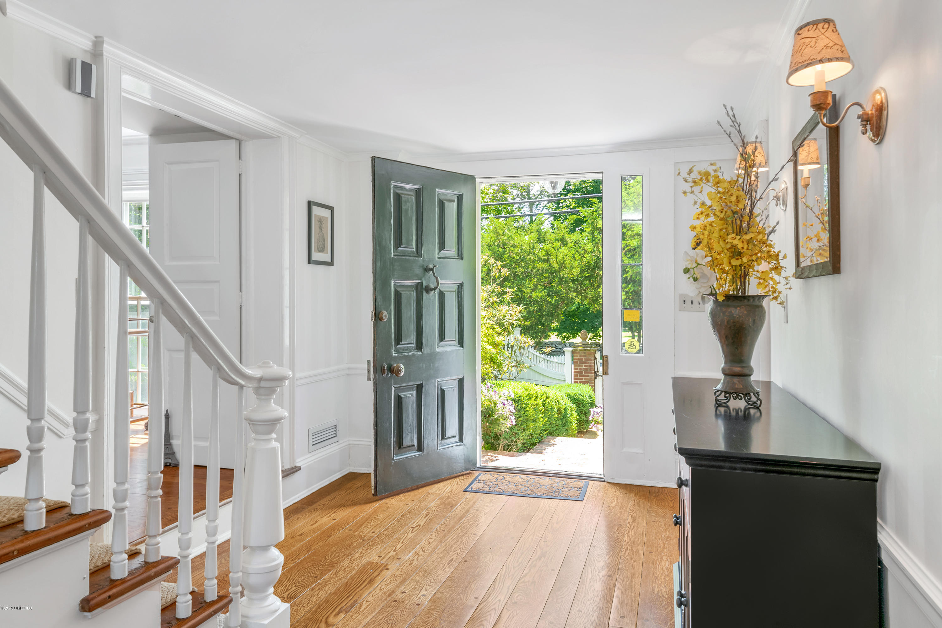 441 Round Hill Road Greenwich, CT 06831 - Photo 13 of 26 Entrance Hall 2