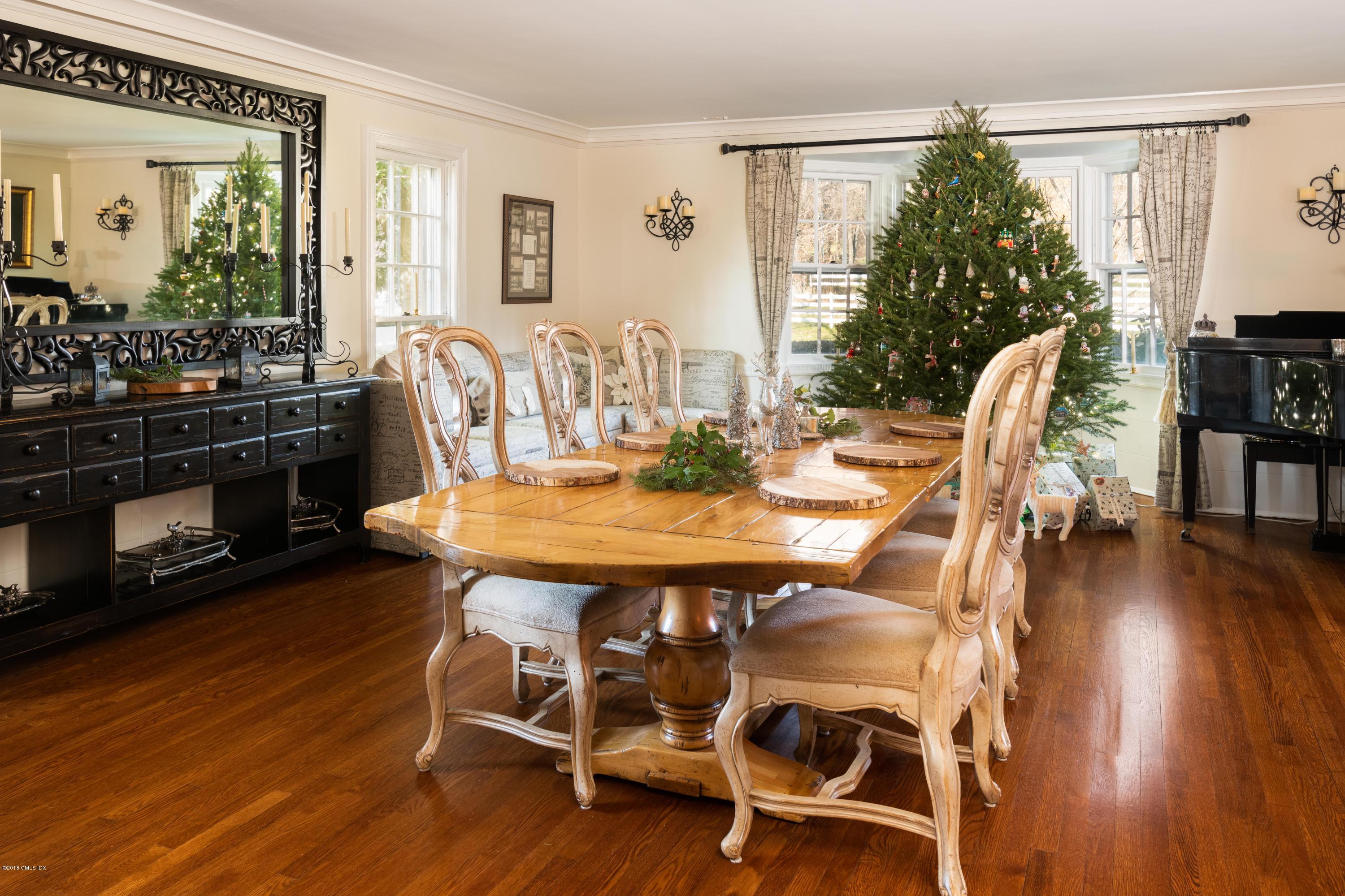 441 Round Hill Road Greenwich, CT 06831 - Photo 15 of 26 Dining Room