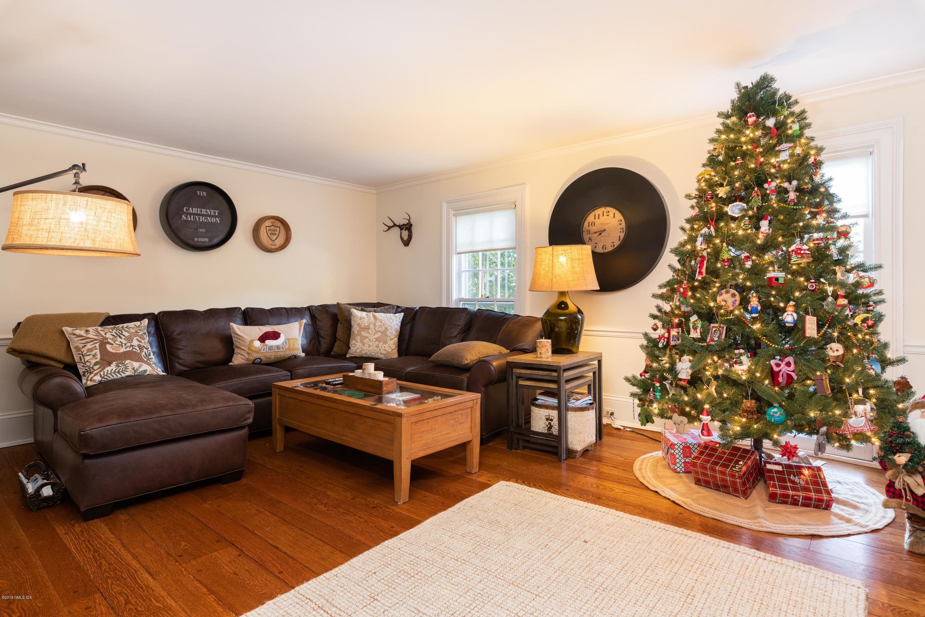 441 Round Hill Road Greenwich, CT 06831 - Photo 19 of 26 Living Room
