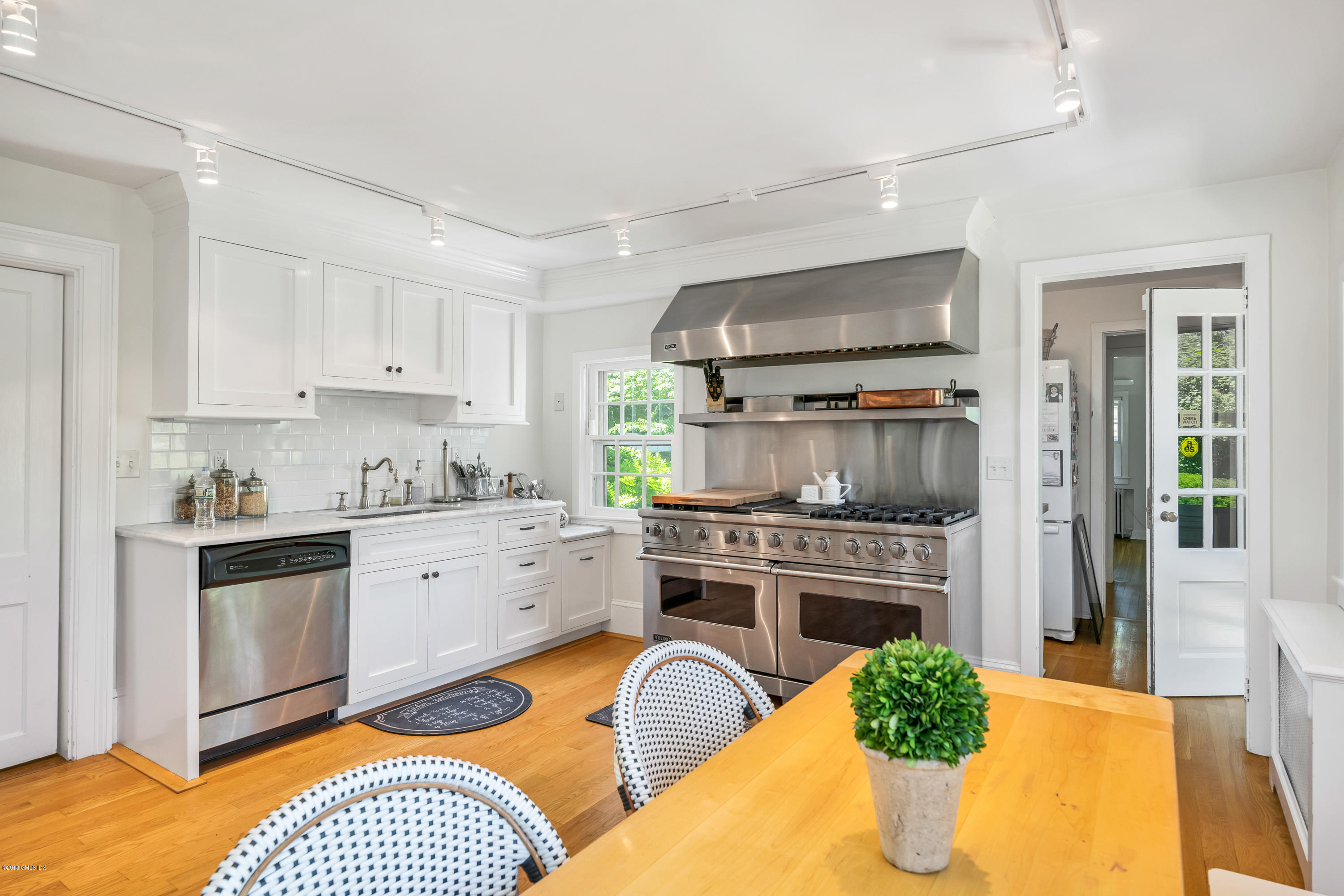 441 Round Hill Road Greenwich, CT 06831 - Photo 20 of 26 Kitchen 2