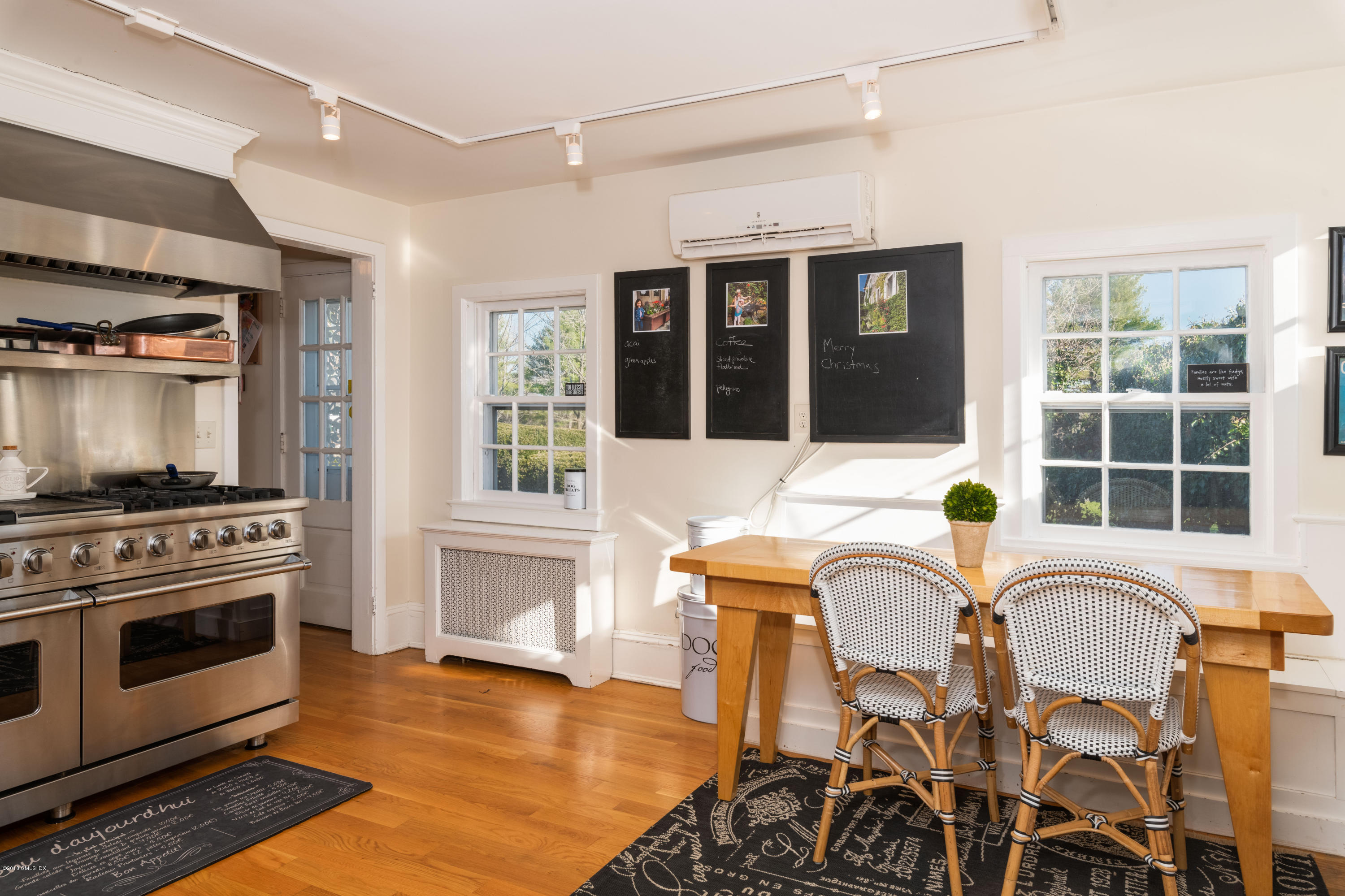 441 Round Hill Road Greenwich, CT 06831 - Photo 23 of 26 Kitchen