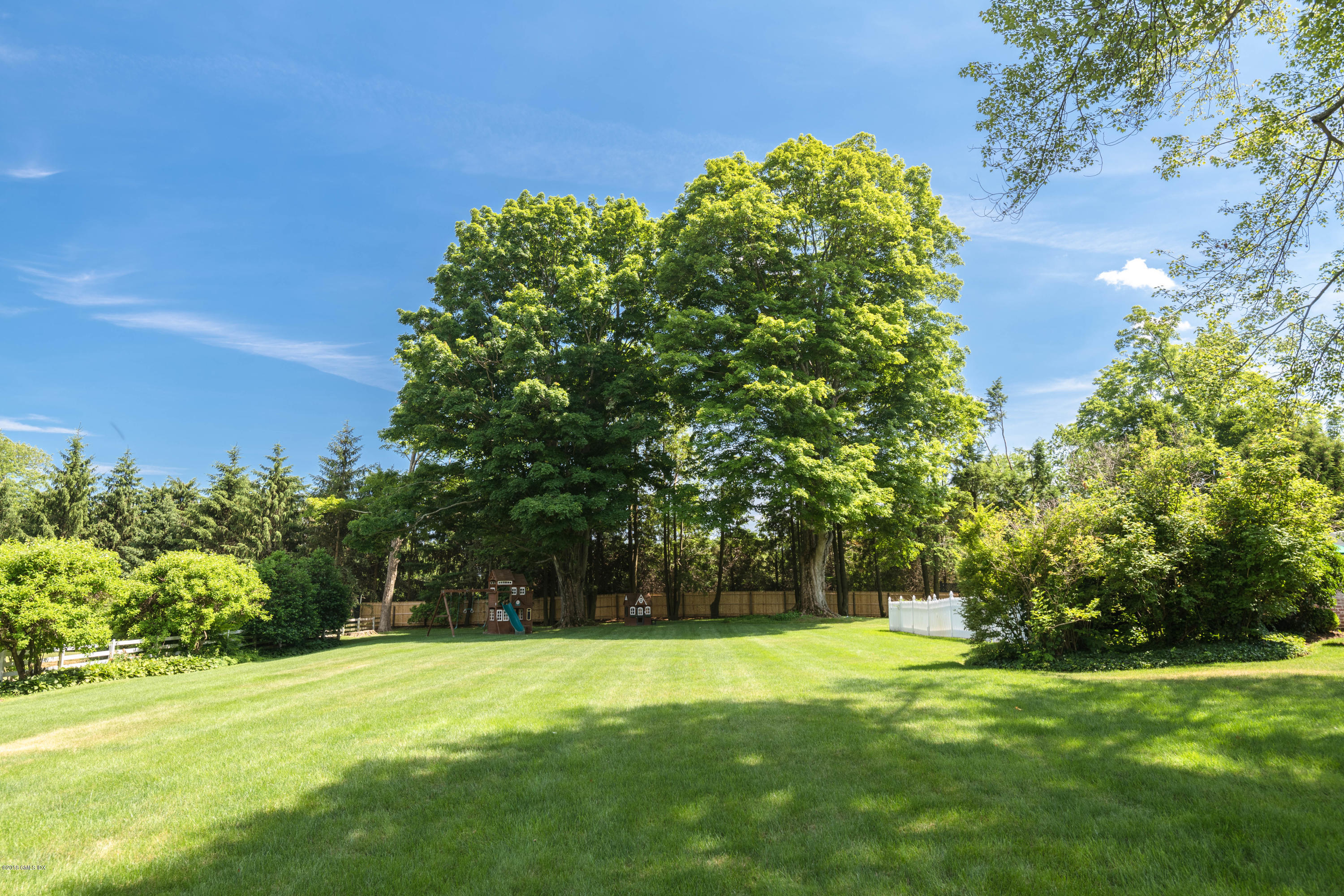 441 Round Hill Road Greenwich, CT 06831 - Photo 25 of 26 Yard