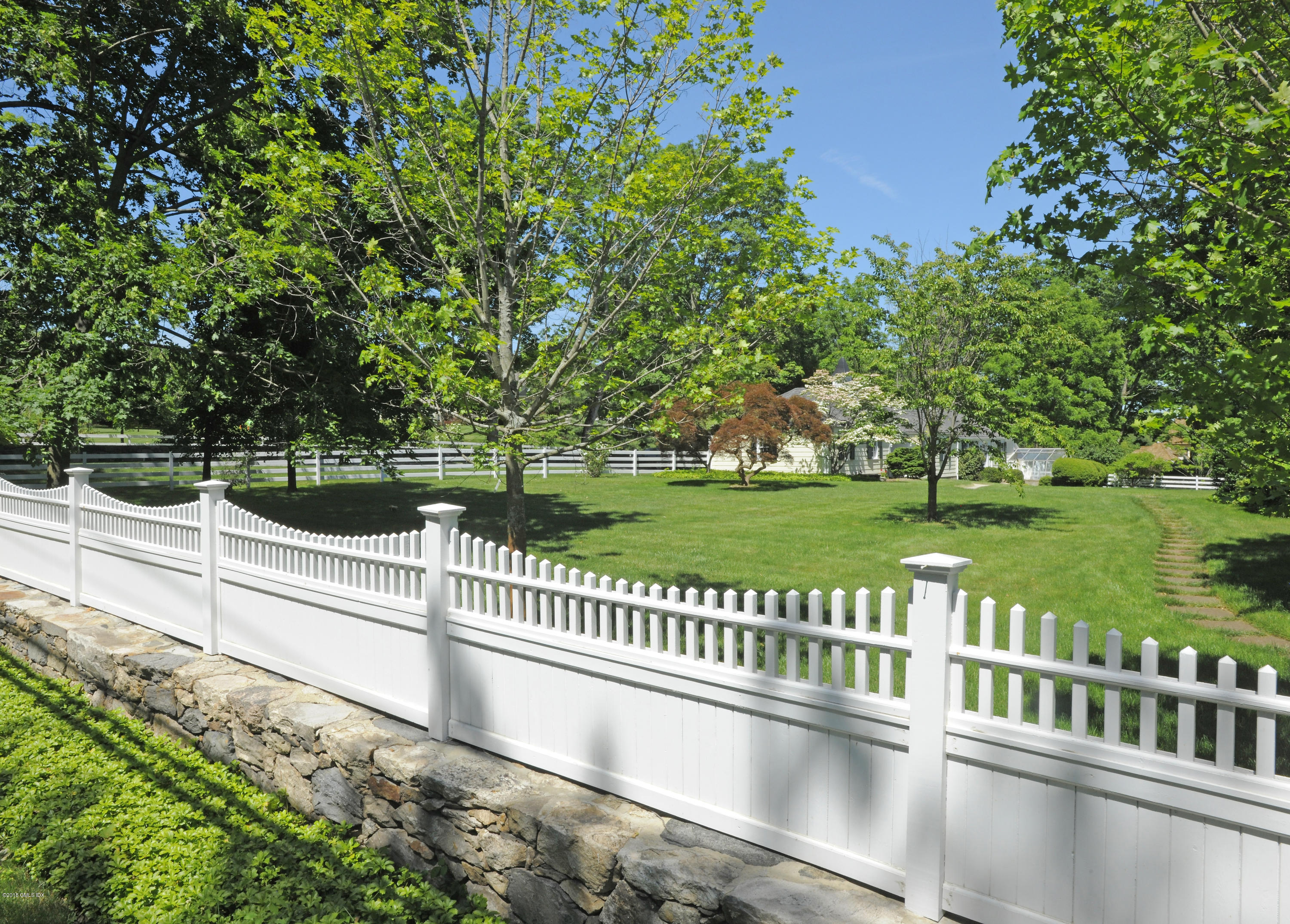 441 Round Hill Road Greenwich, CT 06831 - Photo 3 of 26 Yard