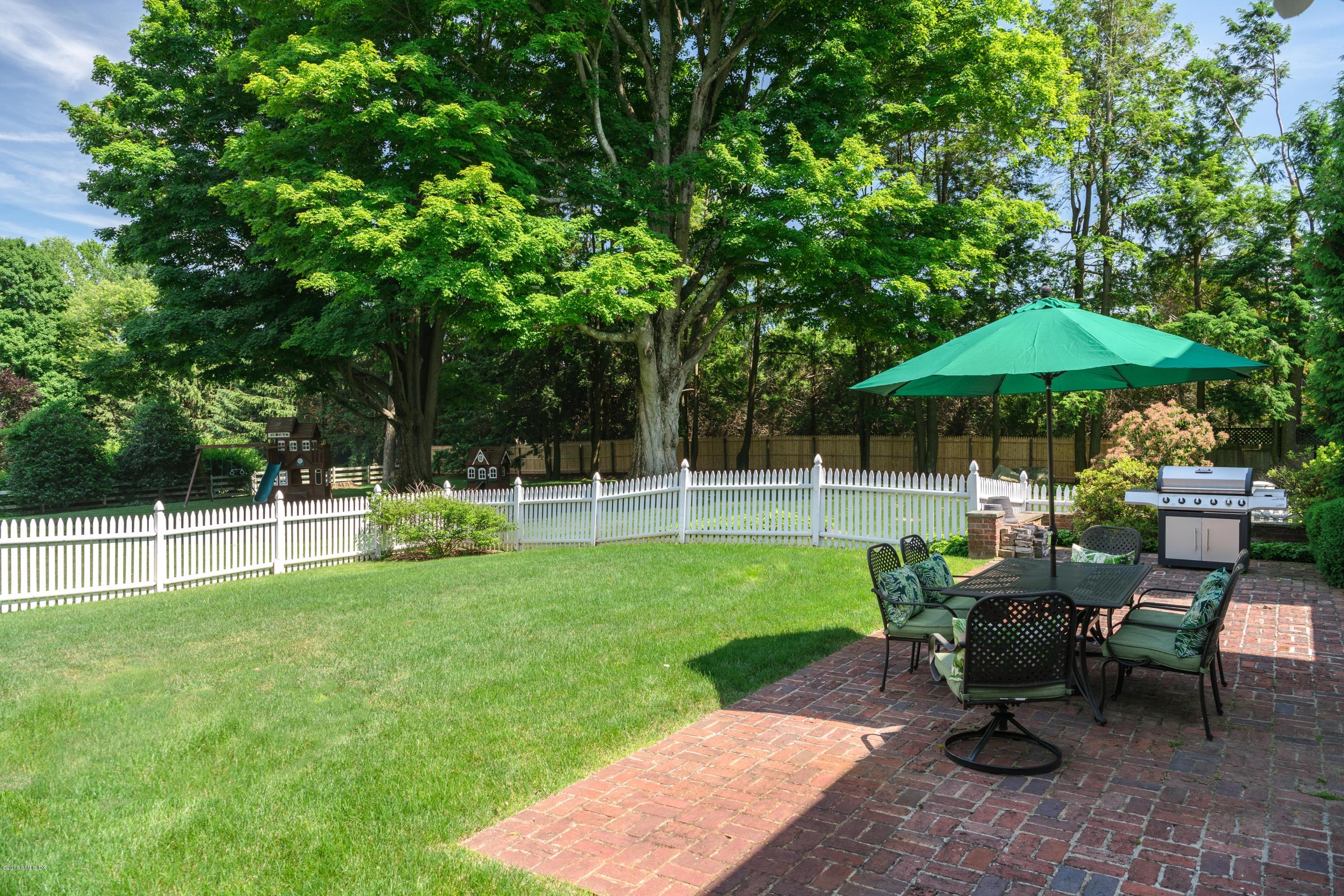 441 Round Hill Road Greenwich, CT 06831 - Photo 6 of 26 Terrace & Yard